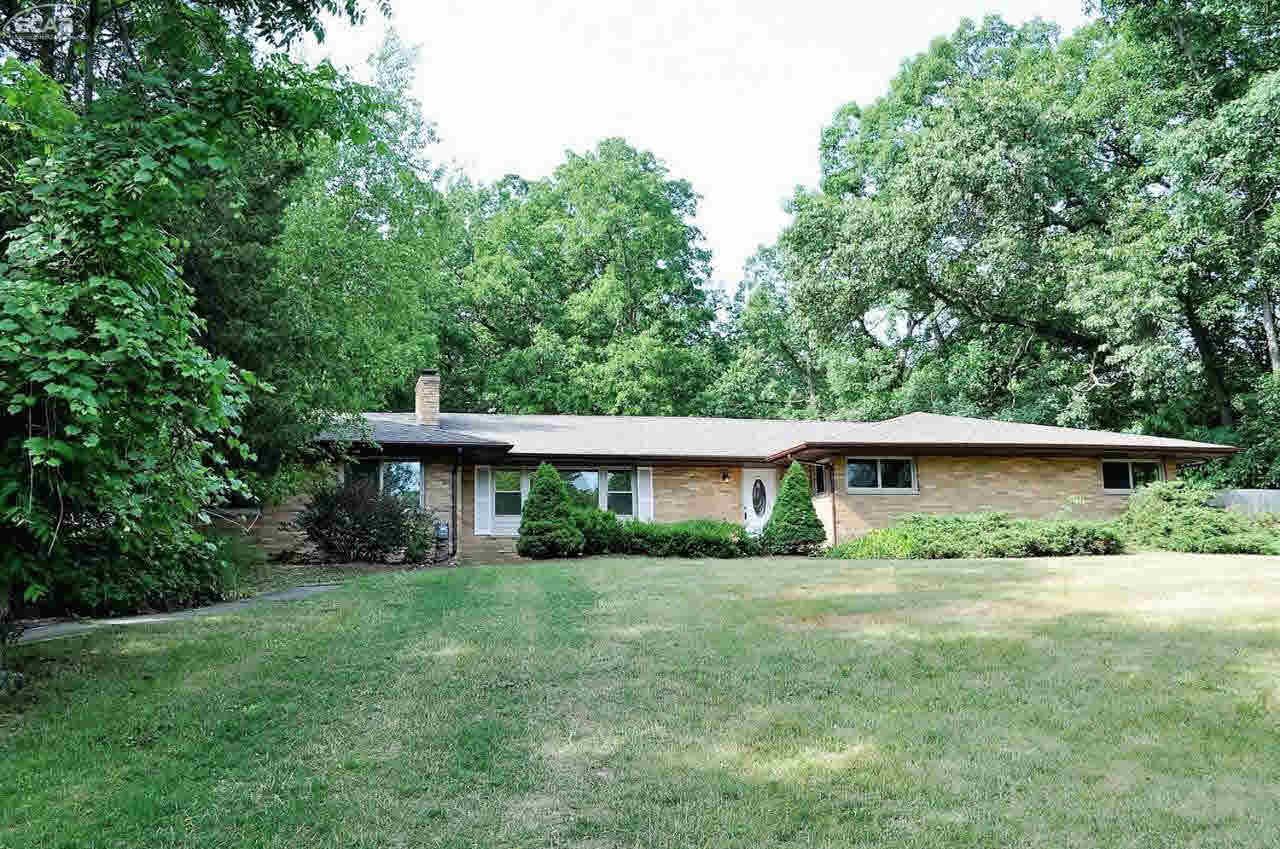 12422 White Lake Road Fenton, MI 48430 - Photo 1 of 47 21246896.JPG