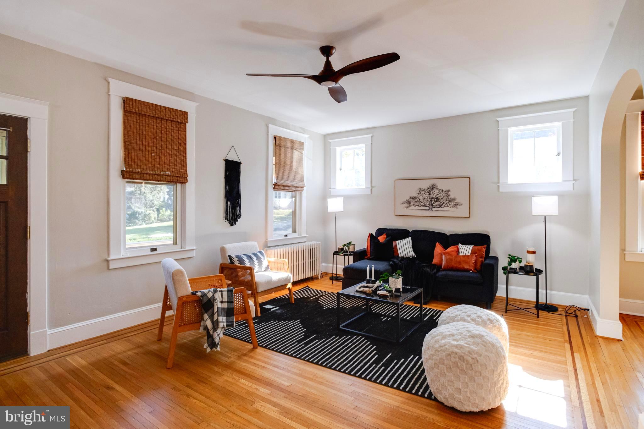 5304 Brabant Road Baltimore, MD 21229 - Photo 5 of 51 Living Room