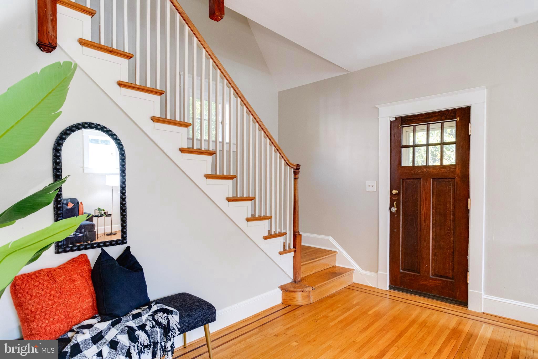5304 Brabant Road Baltimore, MD 21229 - Photo 9 of 51 Living Room
