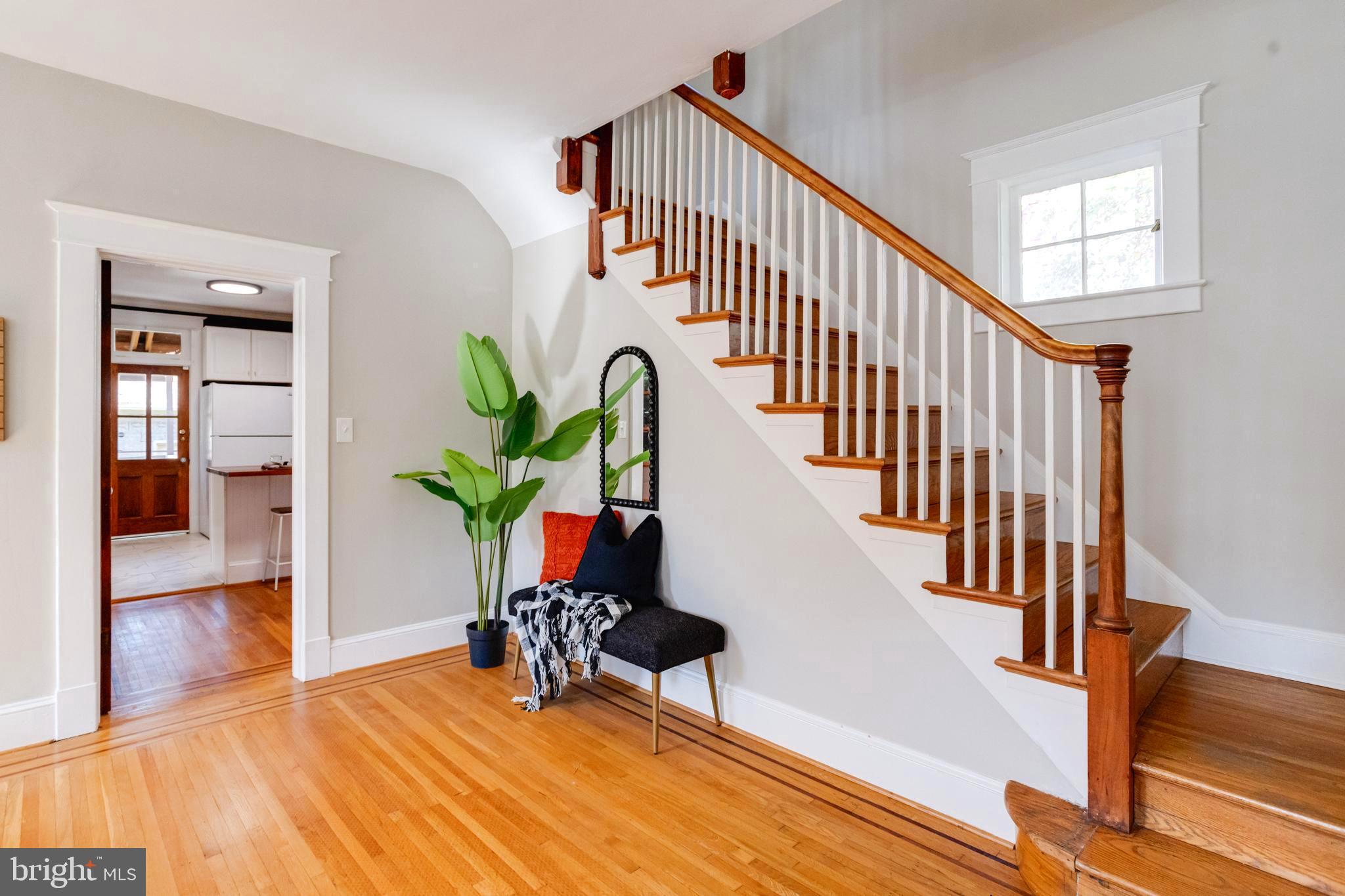 5304 Brabant Road Baltimore, MD 21229 - Photo 10 of 51 Living Room