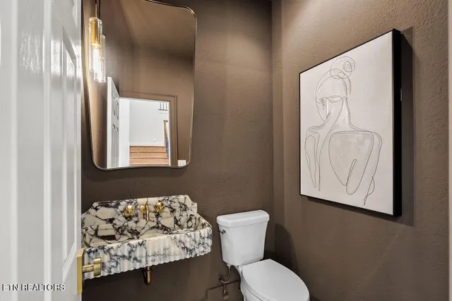 $2,100,000 | 9163 Linksvue Drive, Knoxville, TN 37922