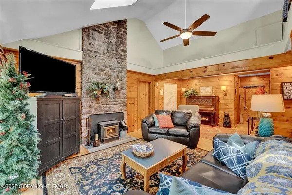 $609,000 | 78 Crest Drive, Lake Harmony, PA 18624