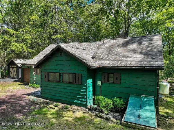 $609,000 | 78 Crest Drive, Lake Harmony, PA 18624