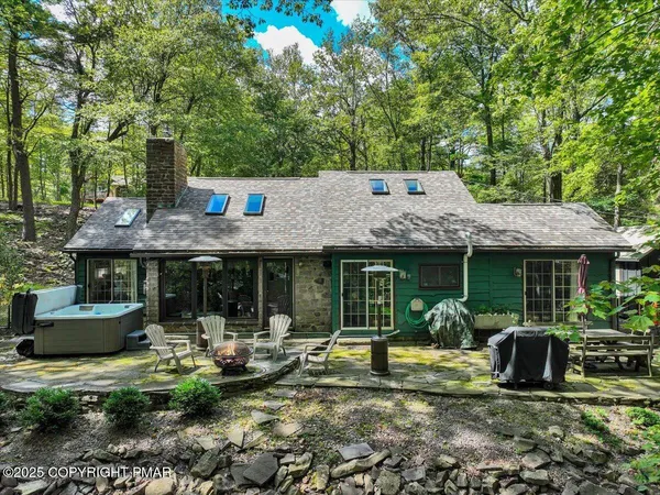 $609,000 | 78 Crest Drive, Lake Harmony, PA 18624
