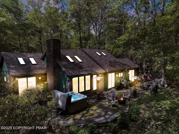 $609,000 | 78 Crest Drive, Lake Harmony, PA 18624