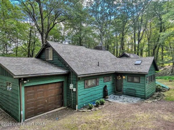 $609,000 | 78 Crest Drive, Lake Harmony, PA 18624