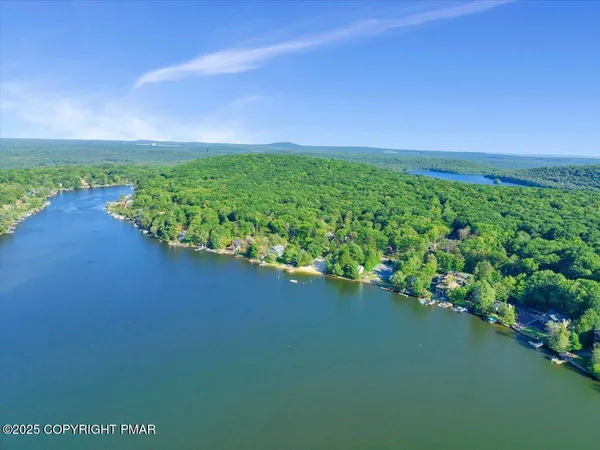 $609,000 | 78 Crest Drive, Lake Harmony, PA 18624