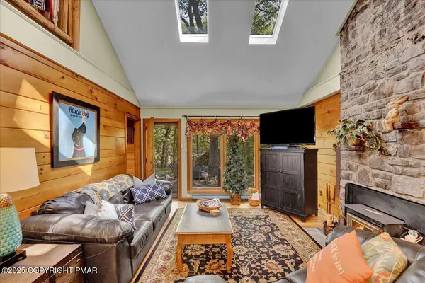 $609,000 | 78 Crest Drive, Lake Harmony, PA 18624