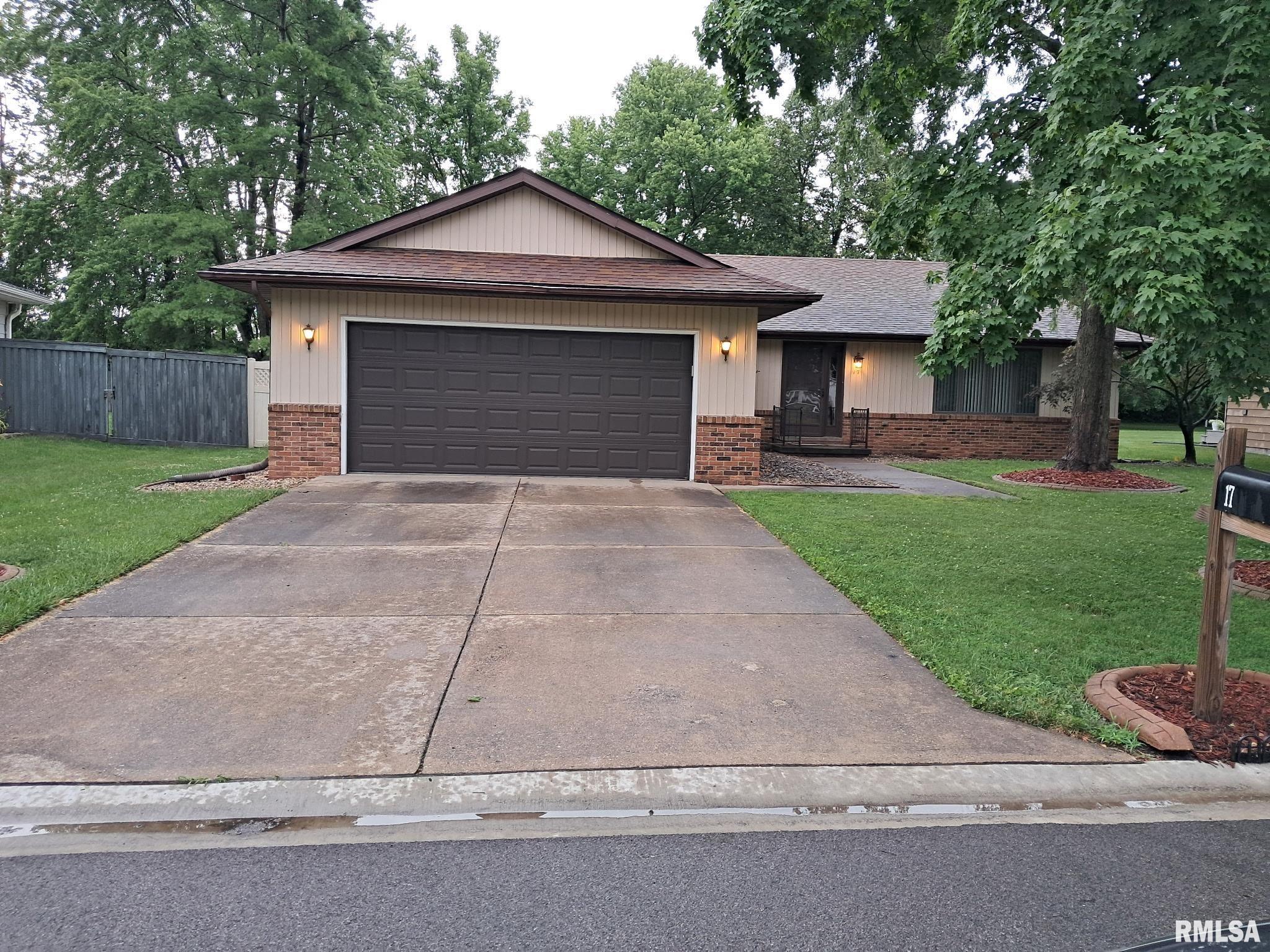 17 Sarah Avenue Springfield, IL 62703 - Photo 1 of 29