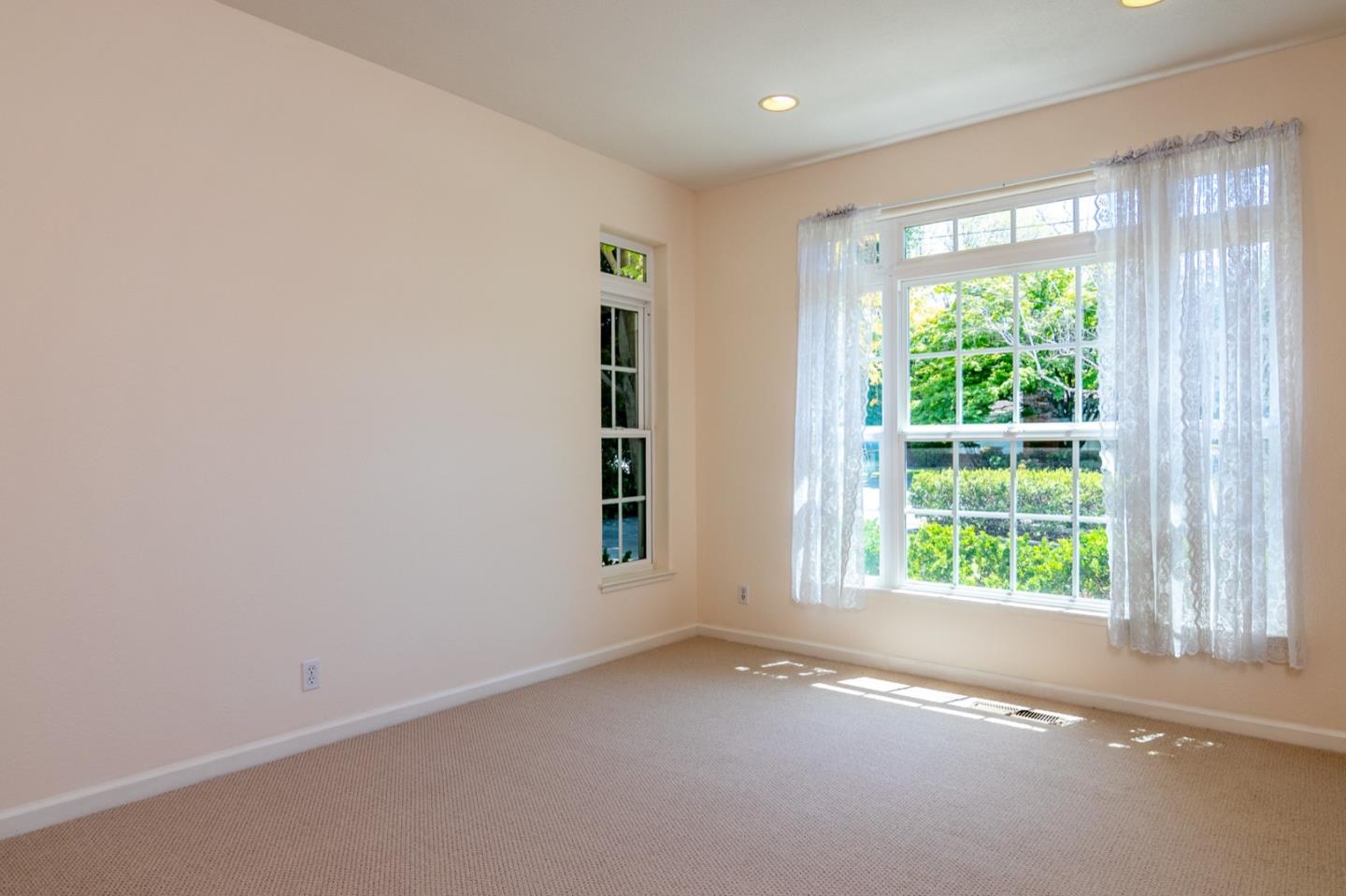 661 Cambrian Drive Campbell, CA 95008 - Photo 4 of 31 an empty room with a window