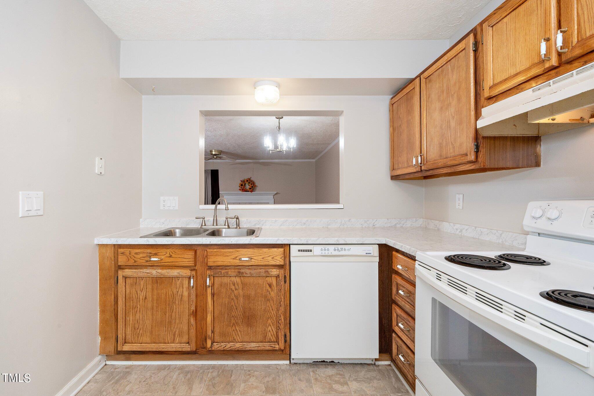 604 Broad Leaf Circle Raleigh, NC 27613 - Photo 6 of 23 8-web-or-mls-604 Broad Leaf (4 of 25)
