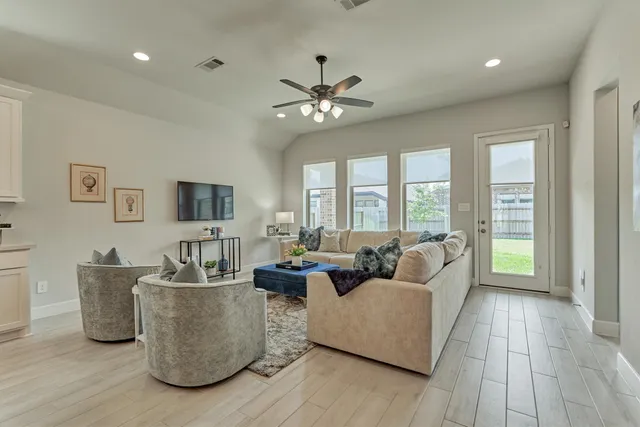 $419,700 | 636 Sand Branch Drive, Conroe, TX 77304