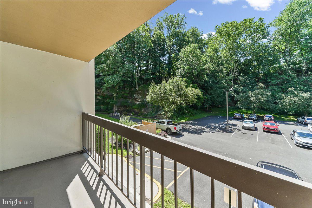 800 Avondale Road, Unit 2Q Wallingford, PA 19086 - Photo 17 of 24 Balcony