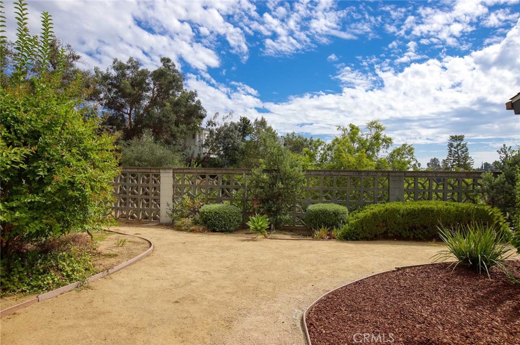 1465 Washburn Road Pasadena, CA 91105 - Photo 26 of 35