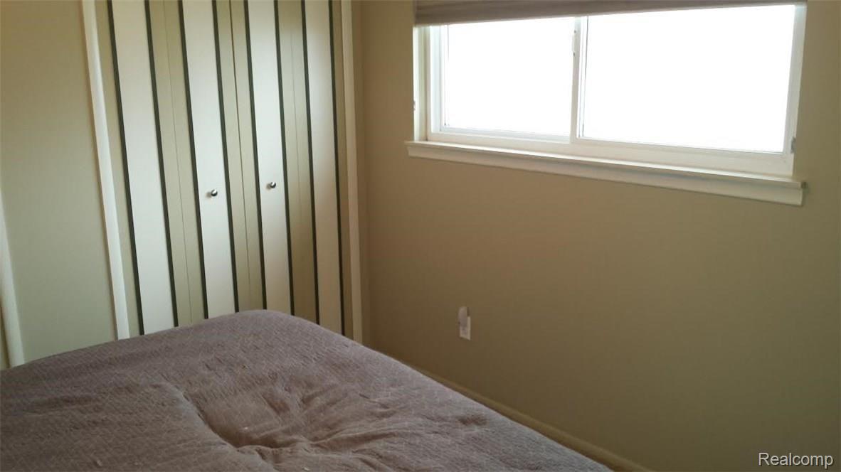 29294 Merrick Warren, MI 48092 - Photo 11 of 20 master.jpg