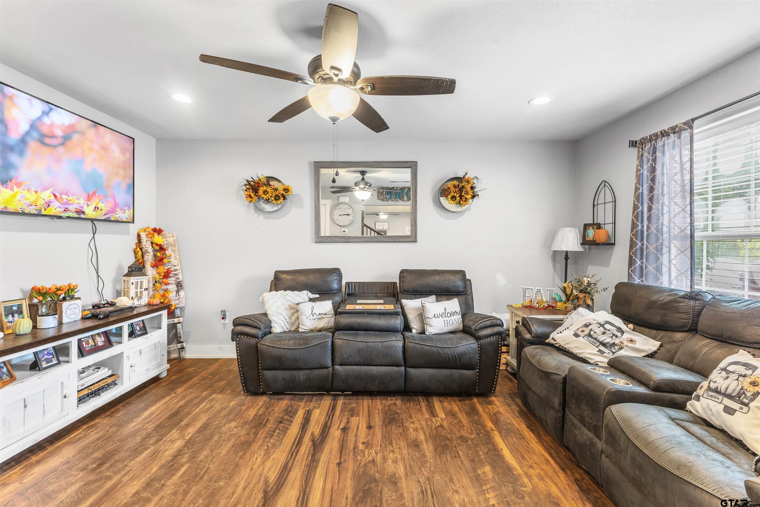 106 Pecan Ridge Mount Vernon, TX 75457 - Photo 10 of 31 a living room with furniture and a flat screen tv