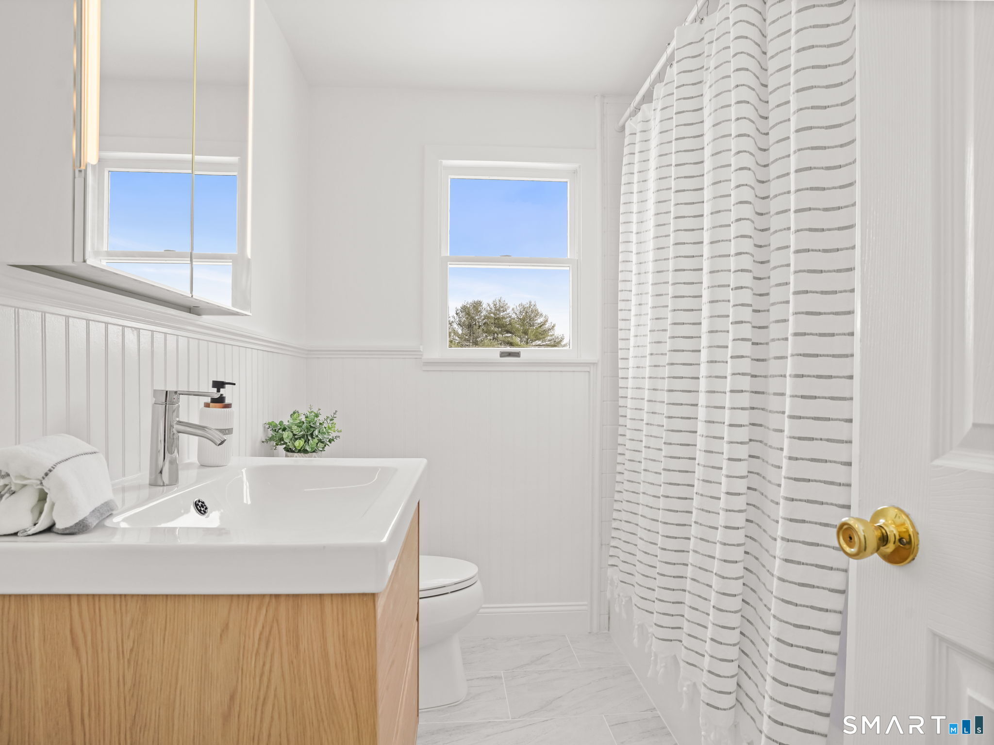 915 South Pine Creek Road Fairfield, CT 06824 - Photo 12 of 20