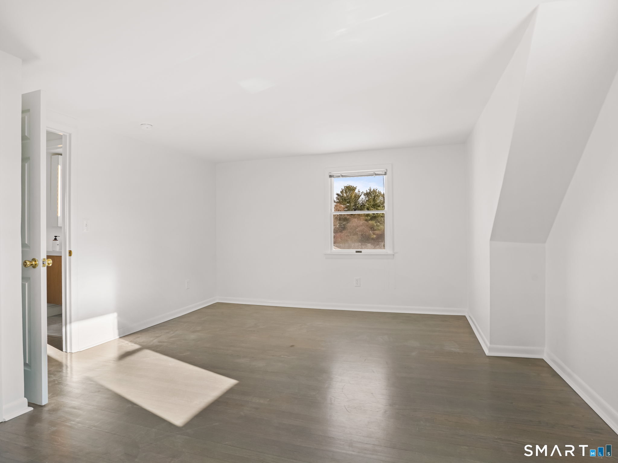 915 South Pine Creek Road Fairfield, CT 06824 - Photo 14 of 20