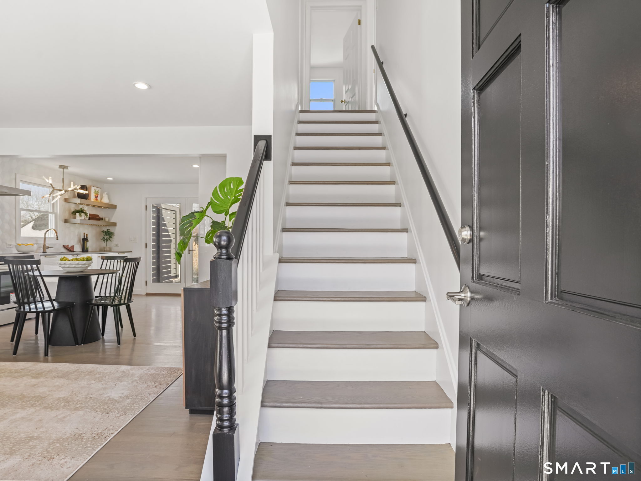 915 South Pine Creek Road Fairfield, CT 06824 - Photo 2 of 20