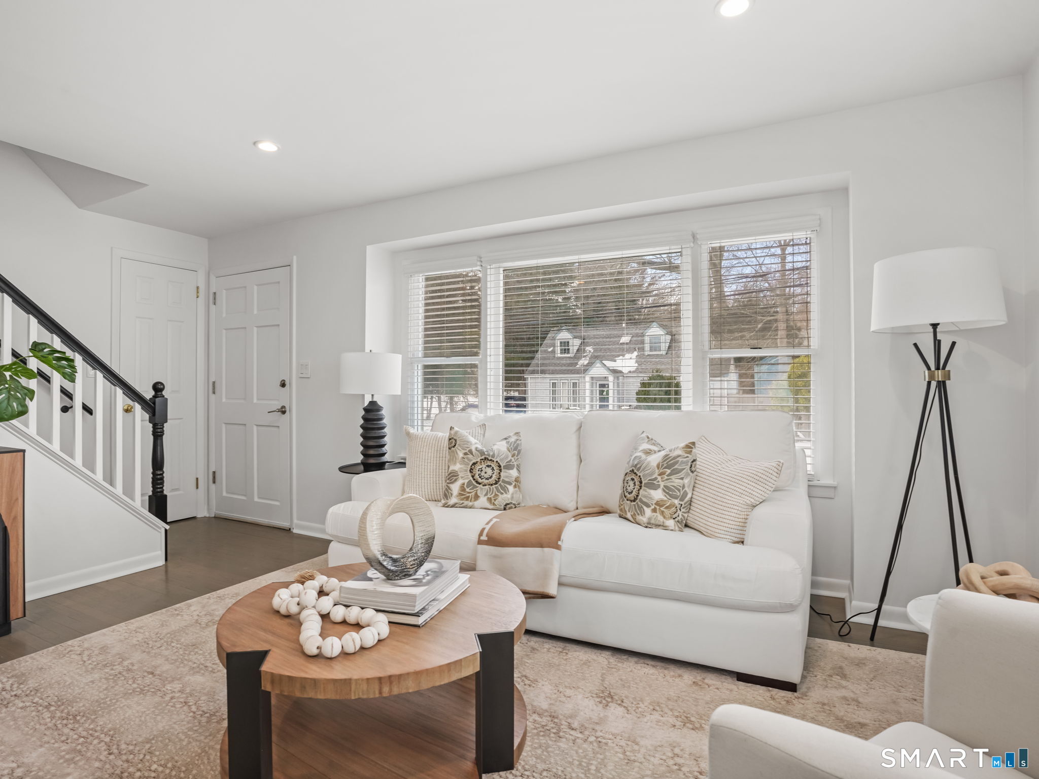 915 South Pine Creek Road Fairfield, CT 06824 - Photo 3 of 20