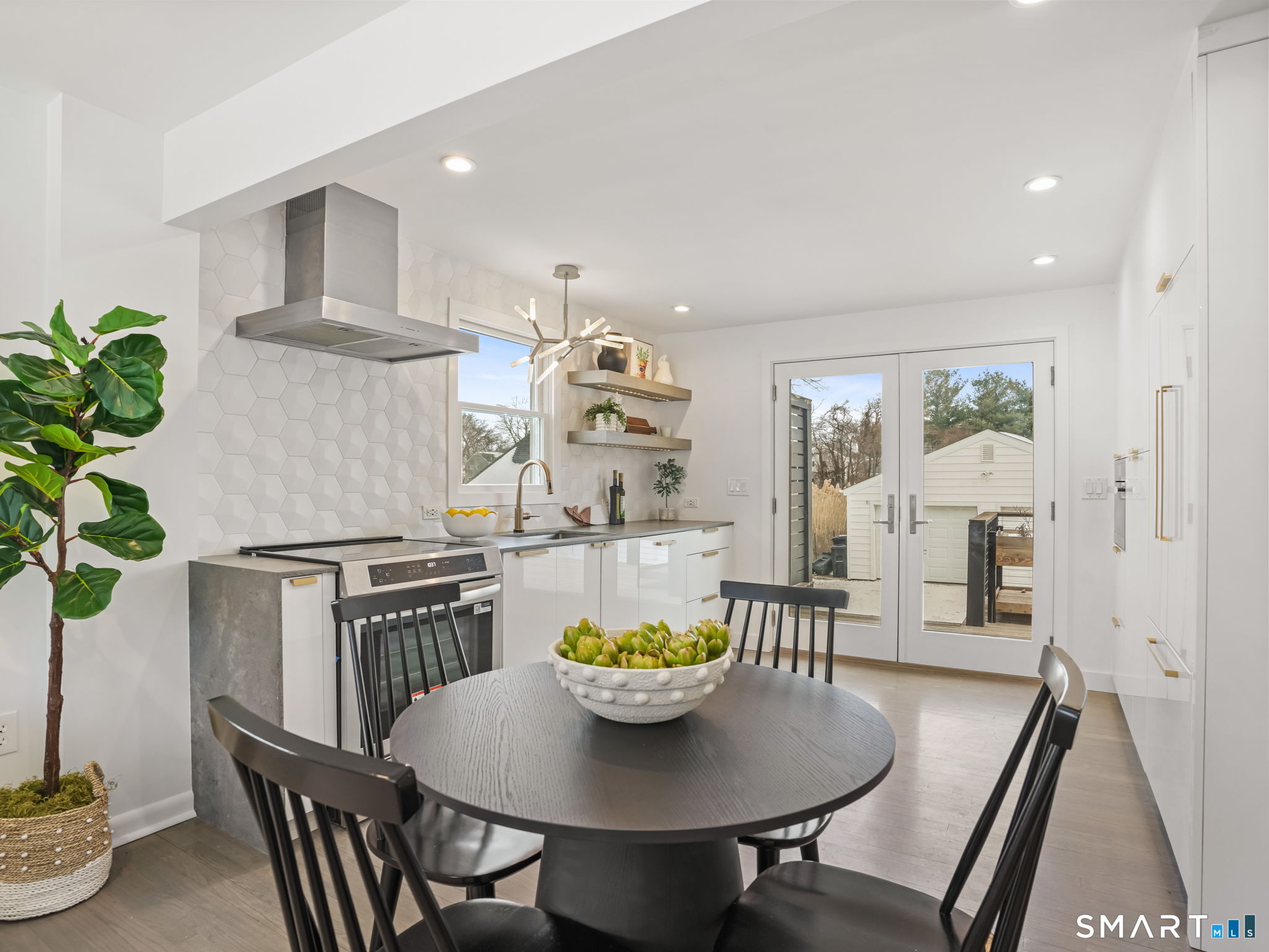 915 South Pine Creek Road Fairfield, CT 06824 - Photo 6 of 20