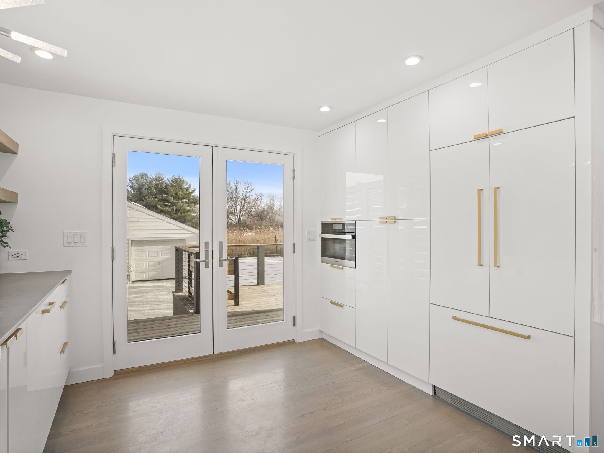 915 South Pine Creek Road Fairfield, CT 06824 - Photo 7 of 20