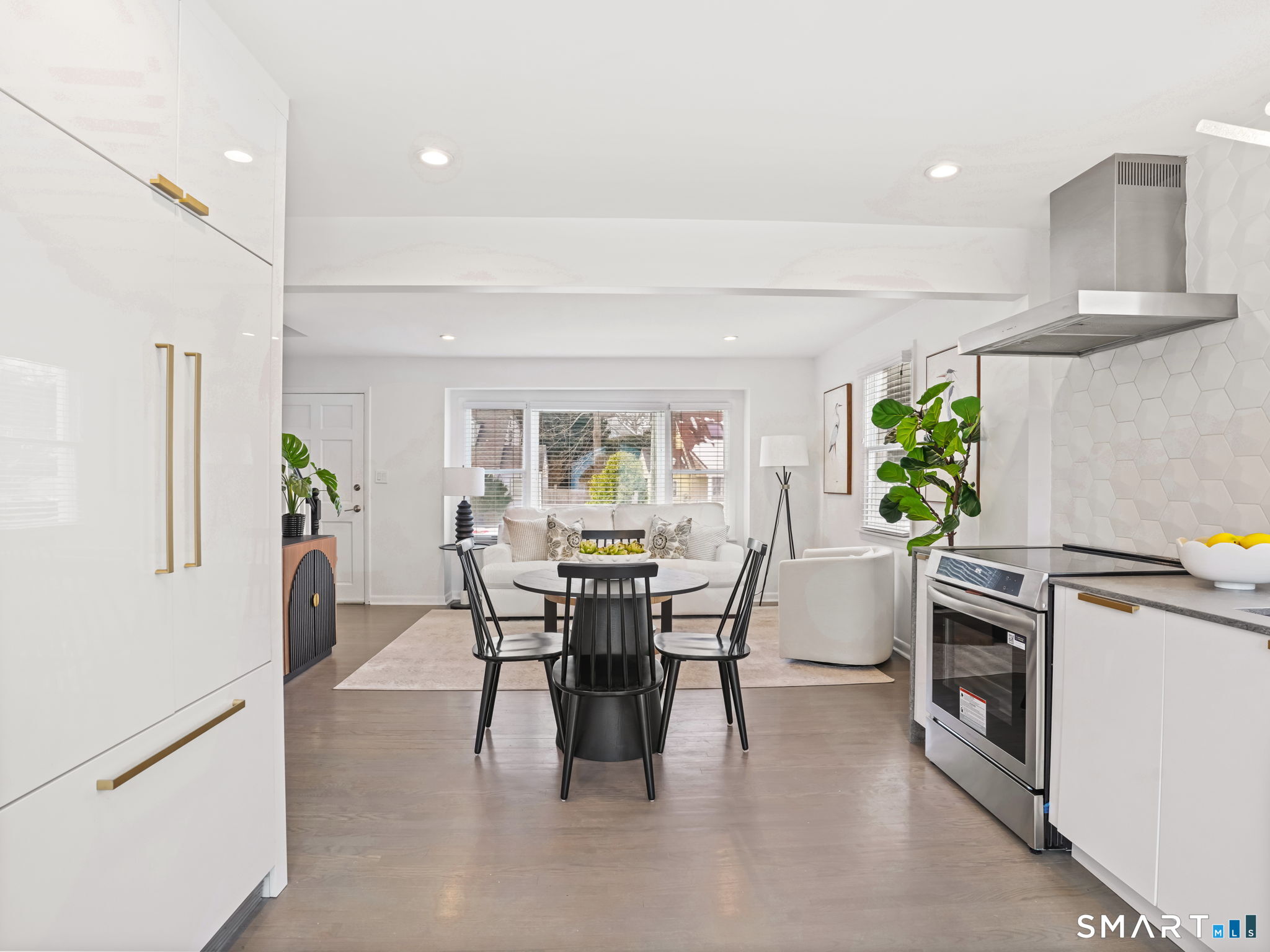 915 South Pine Creek Road Fairfield, CT 06824 - Photo 8 of 20