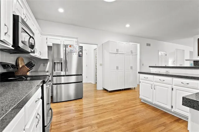 $575,000 | 7621 Lichtenauer Drive, Shawnee, KS 66217