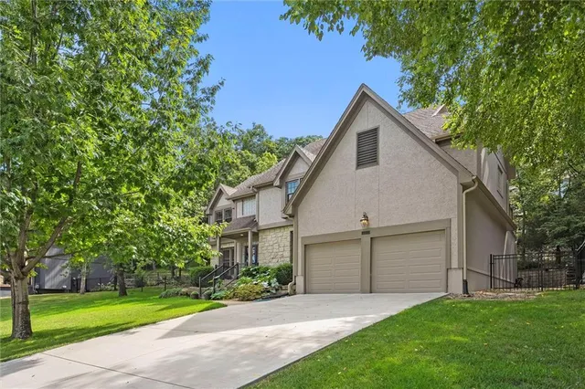 $575,000 | 7621 Lichtenauer Drive, Shawnee, KS 66217