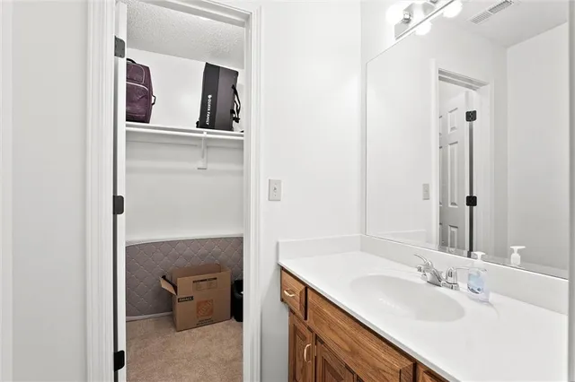 $575,000 | 7621 Lichtenauer Drive, Shawnee, KS 66217