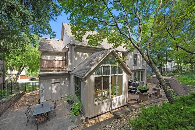 $575,000 | 7621 Lichtenauer Drive, Shawnee, KS 66217