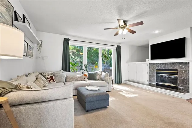 $575,000 | 7621 Lichtenauer Drive, Shawnee, KS 66217