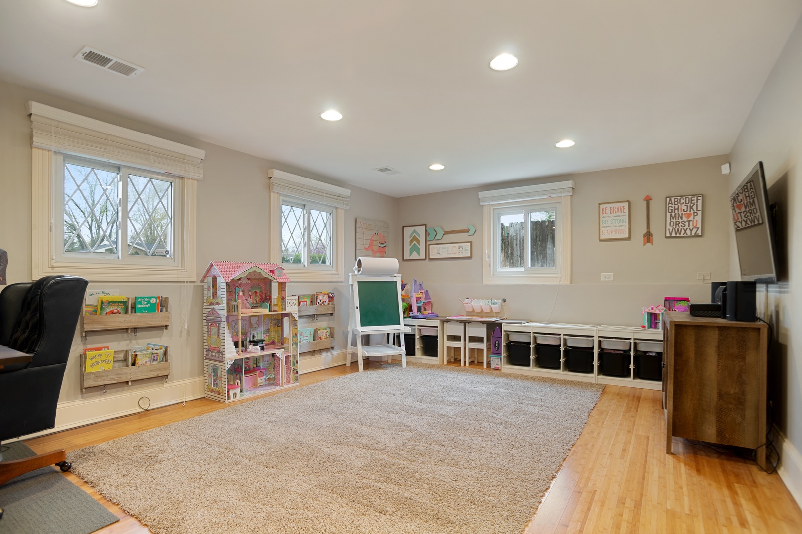 501 North Rohlwing Road Palatine, IL 60074 - Photo 9 of 14 Gallery Image 9