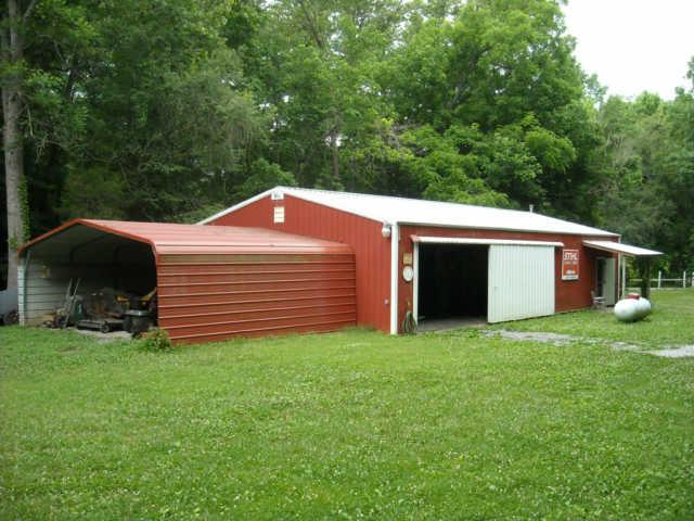 2960 Erwin Road Clarksville, TN 37043 - Photo 18 of 20 Metal Garage/Workshop/Machine Shed