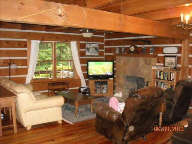 2960 Erwin Road Clarksville, TN 37043 - Photo 3 of 20 Living Room