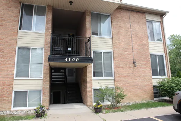 $1,195 | 4190 Packard Street, Unit 4, Ann Arbor, MI 48108