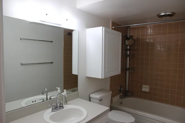 $1,295 | 4190 Packard Street, Unit 4, Ann Arbor, MI 48108