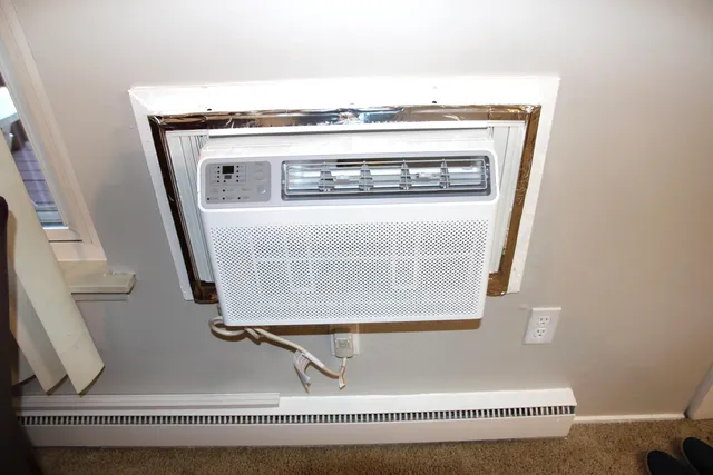 $1,295 | 4190 Packard Street, Unit 4, Ann Arbor, MI 48108