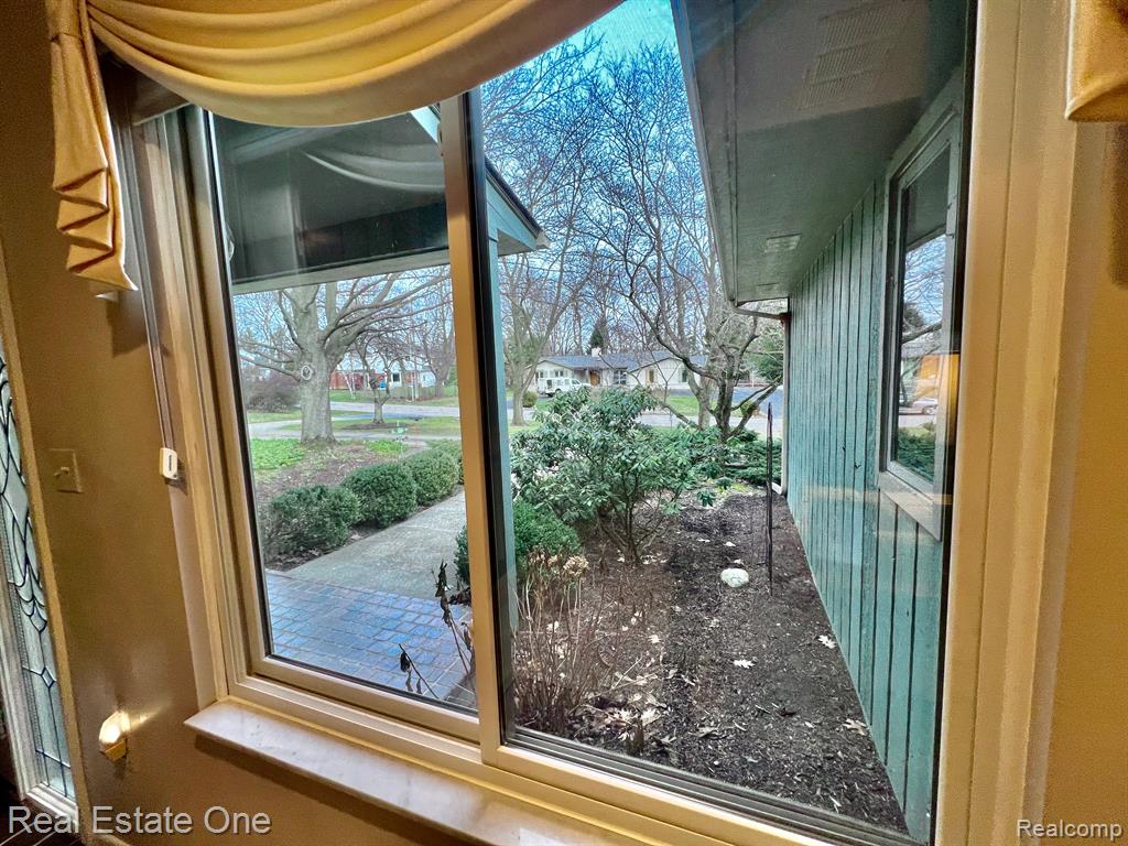 230 Randolph Road Rochester Hills, MI 48309 - Photo 5 of 59