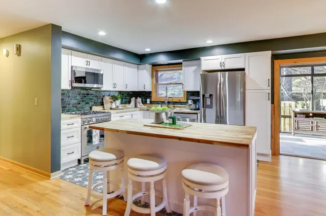 $785,000 | 4054 Choctaw Trail, New Buffalo, MI 49117