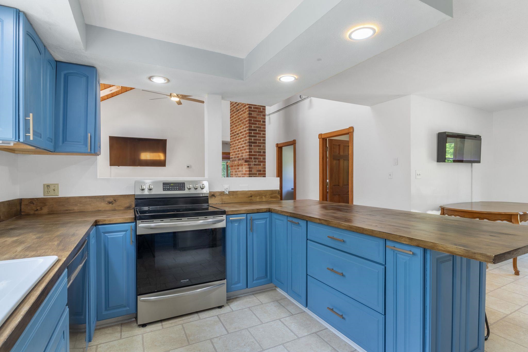 314 Wentworth Road Brookfield, NH 03872 - Photo 22 of 60