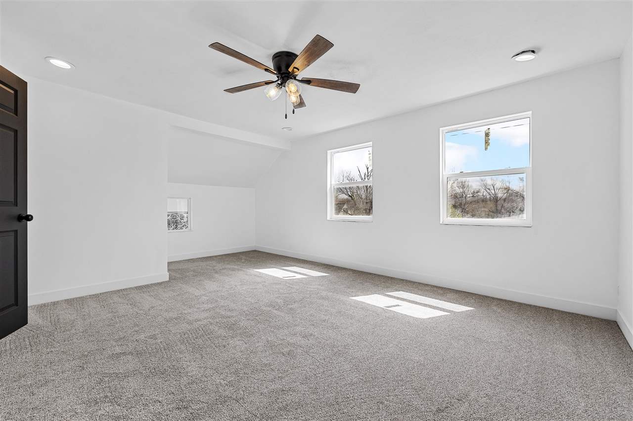 2230 Mt Vernon Road Southeast Cedar Rapids, IA 52403 - Photo 11 of 19 Gallery Image 11