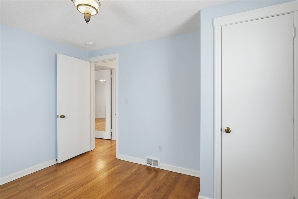 44 Amanda Street Springfield, MA 01118 - Photo 17 of 41