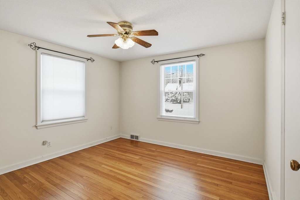 44 Amanda Street Springfield, MA 01118 - Photo 18 of 41