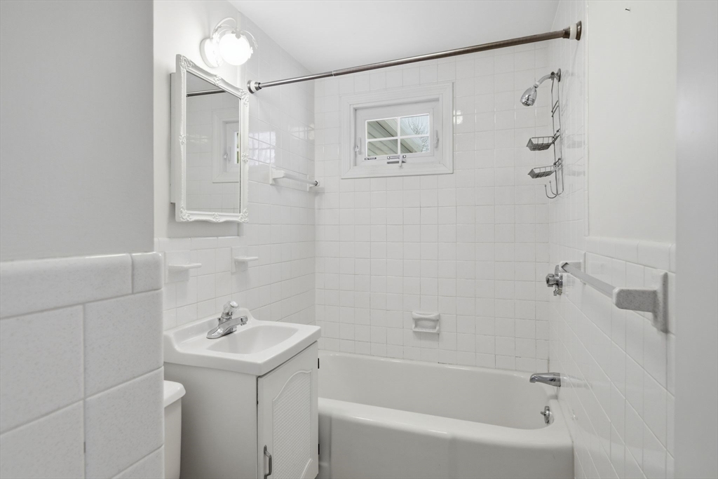 44 Amanda Street Springfield, MA 01118 - Photo 21 of 41