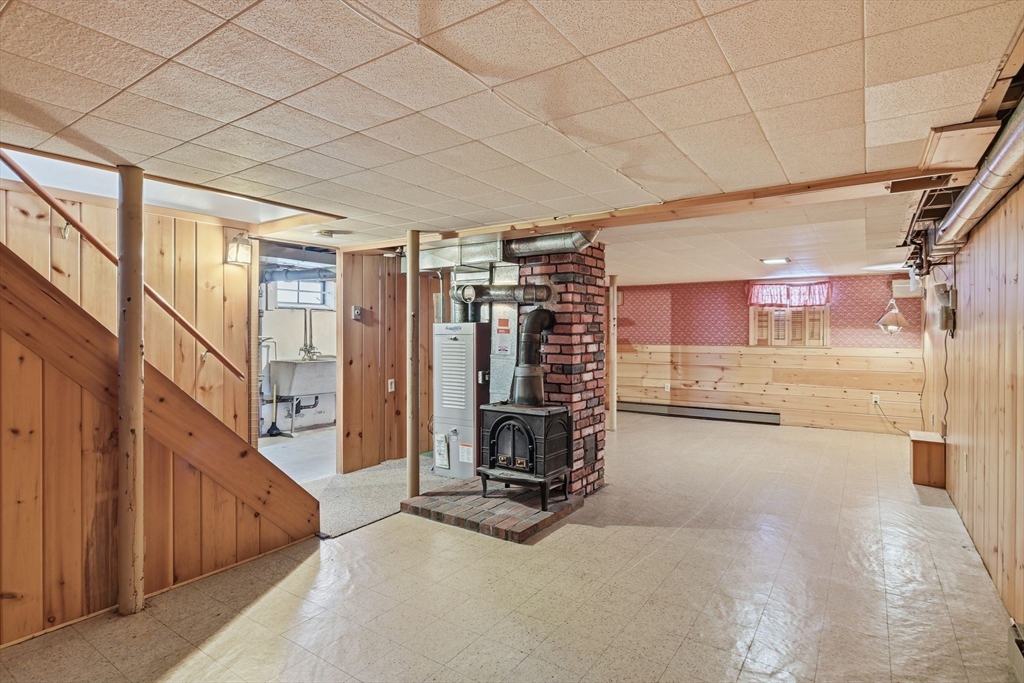 44 Amanda Street Springfield, MA 01118 - Photo 30 of 41