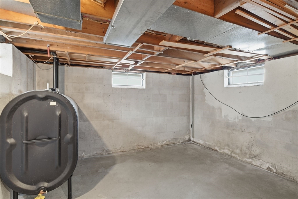 44 Amanda Street Springfield, MA 01118 - Photo 35 of 41