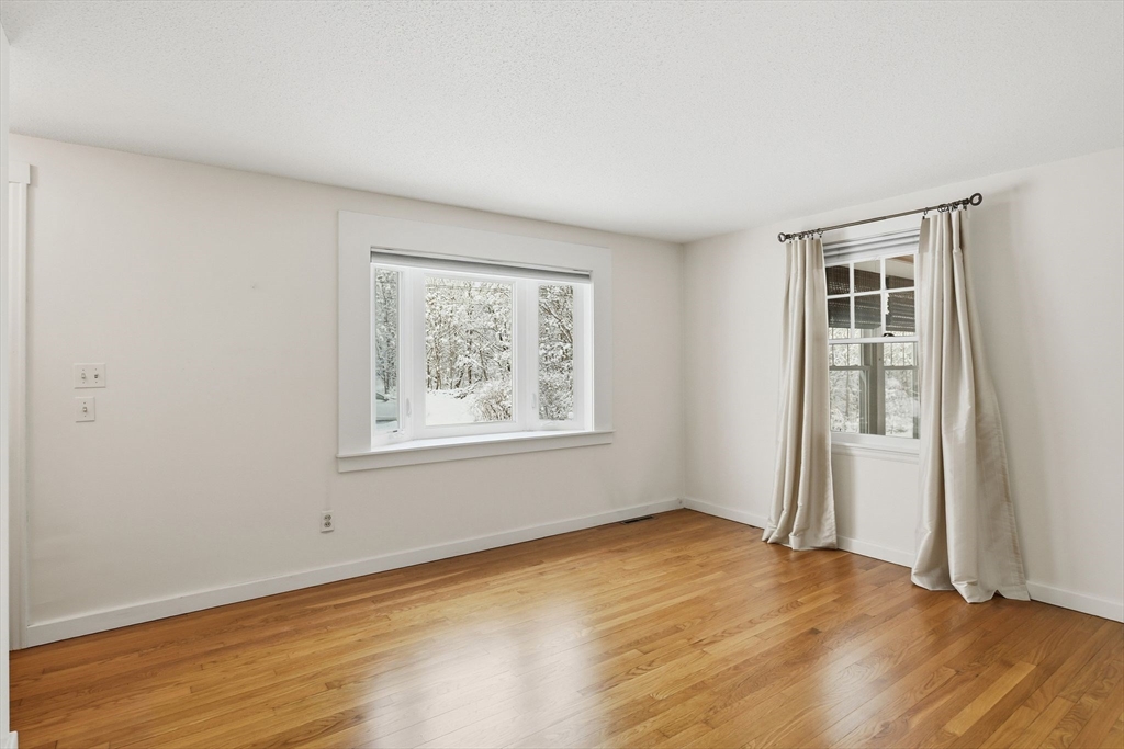 44 Amanda Street Springfield, MA 01118 - Photo 5 of 41