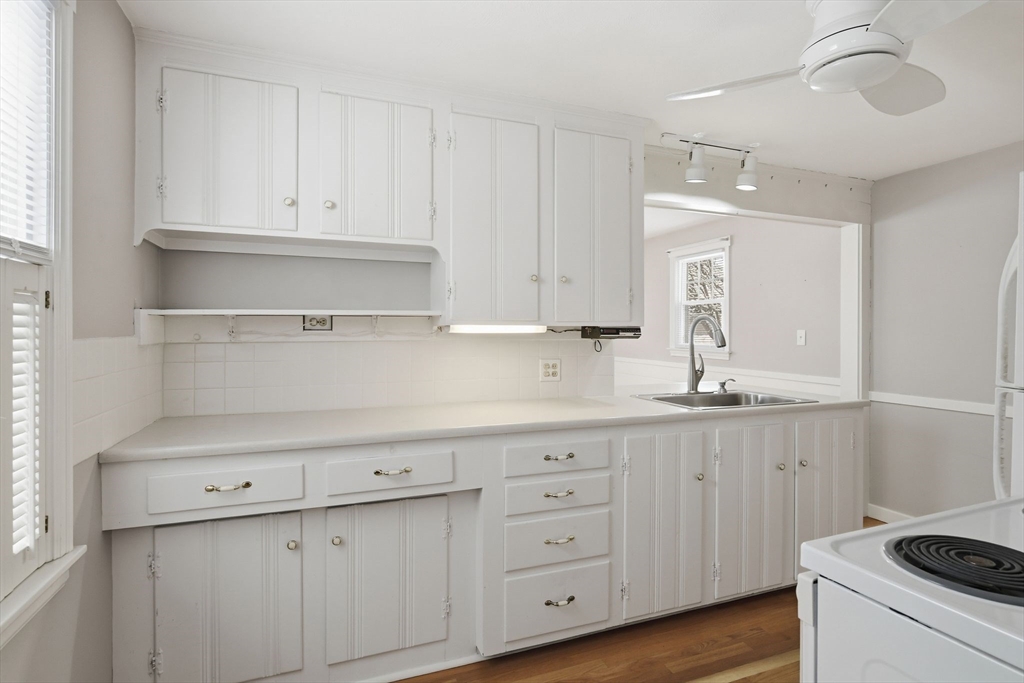 44 Amanda Street Springfield, MA 01118 - Photo 7 of 41