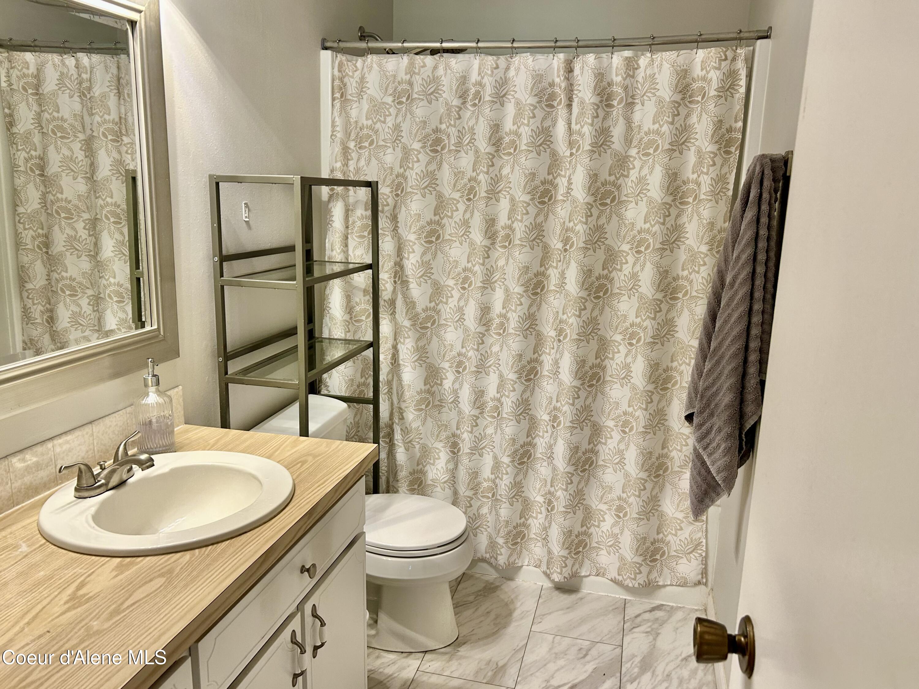 5305 West Fairway Lane, Unit 19 Rathdrum, ID 83858 - Photo 10 of 50 Bathroom #1